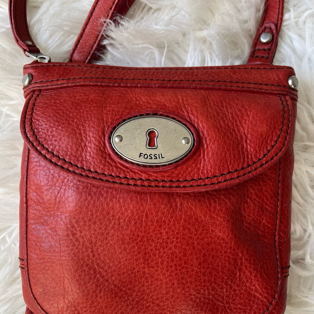 🌿SOLD🌿Fossil Vintage Bright Red Leather Mini Zip Crossbody Rectangle Purse ❤️ - Picture 9 of 9